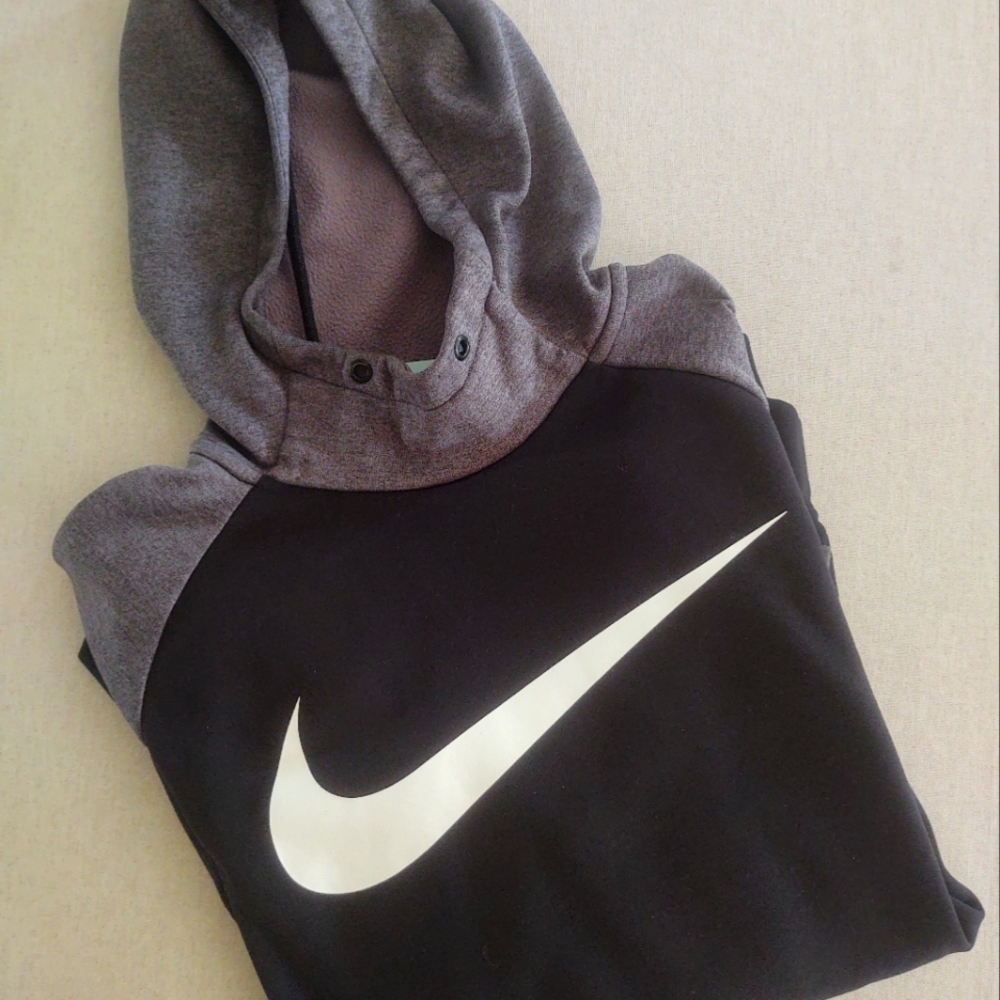Nike Two-Tone 🕳️Black and Gray Sweatshirt~ Size: L